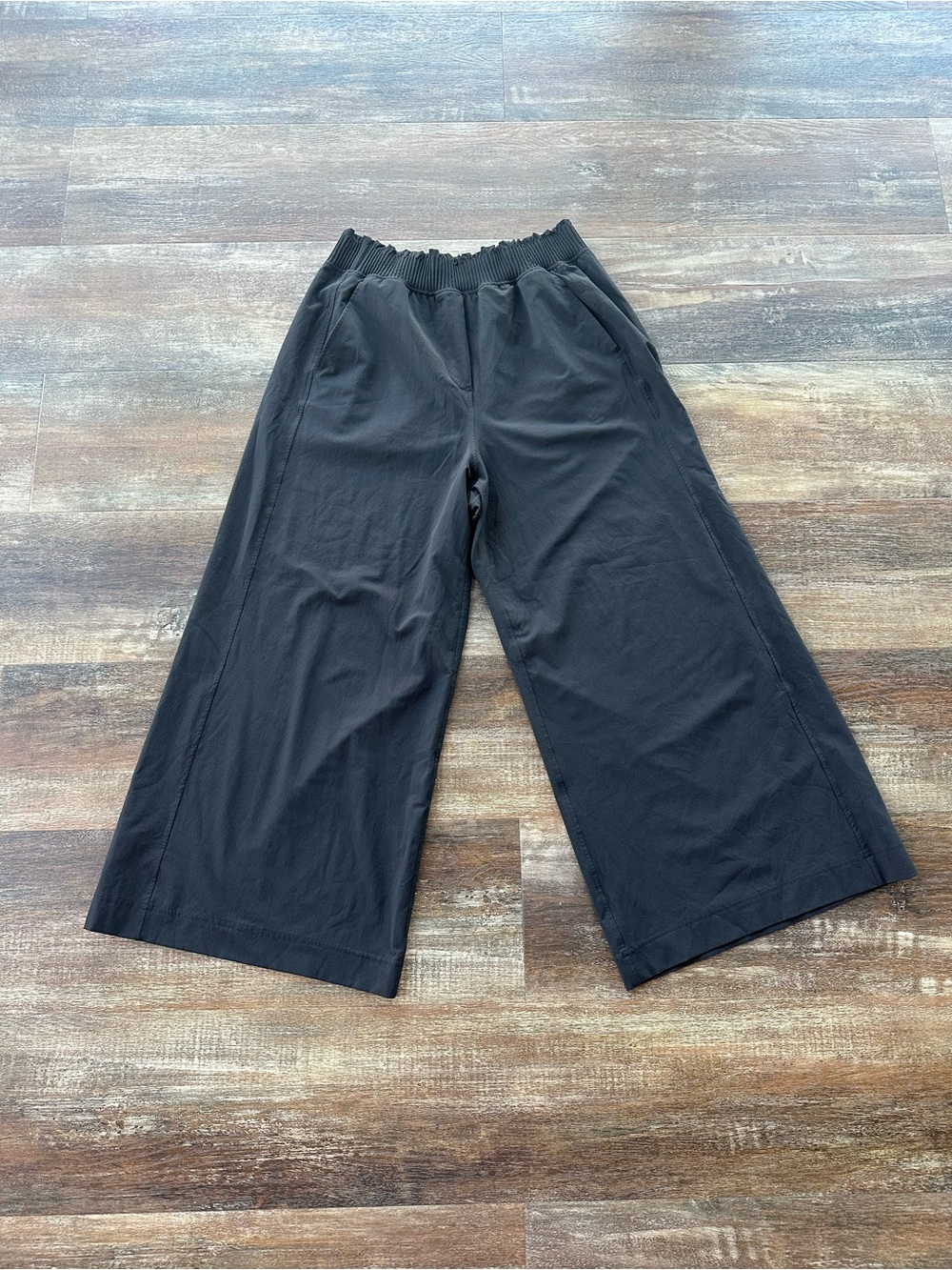 Lululemon wide leg pants size medium